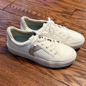 Dr. Scholl's White and Silver Casual Sneakers